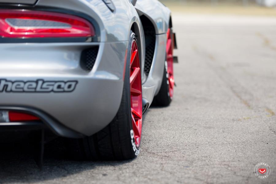 Детали экстерьера Dodge Viper ACR on Vossen Wheels (VPS-306) 2017 года  (фото 11 из 40)